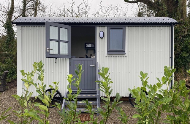 1 Bed Pod - Sleeps 2 - Pets - Garden - Parking