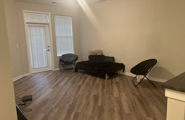 1 bedroom 1 bath 10-15 minutes to Maryland live Casino . KITCHEN.