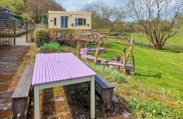 1 bedroom accommodation in Llanybydder, near Lampeter