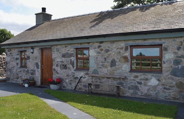 1 bedroom accommodation in Y Felinheli, near Bangor