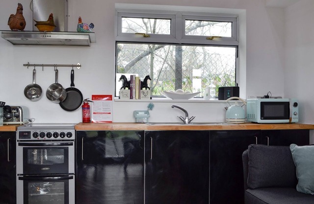1 bedroom accommodation in Llwydcoed, near Aberdare