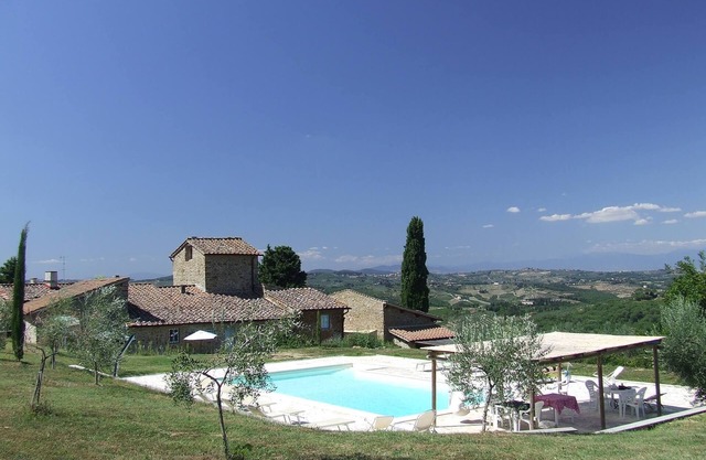 1 bedroom apartment in agricultural area with swimming pool