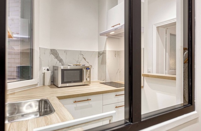 1-bedroom apartment in adorable Vincennes with WiFi near Metro 1