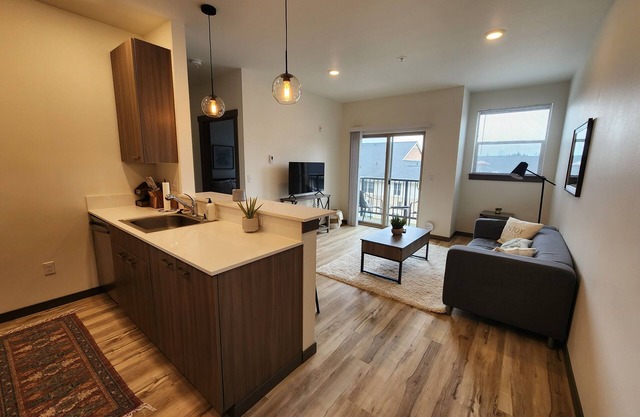 1-bedroom Apt. 303 w/free parking - New Building