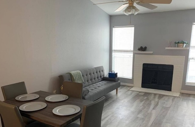 1 Bedroom Condo 92533 by Houzlet