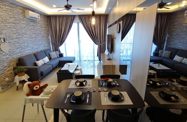 1 bedroom condominium, 1 to 6 guests, 1 bath room, living and kitchen area.