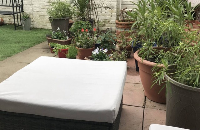 1 Bedroom Garden Apartment in Zone 2