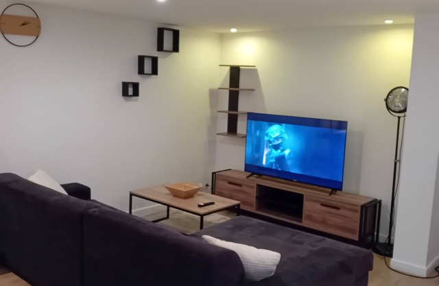 1 Bedroom Private vacation home in Mantes-la-Jolie