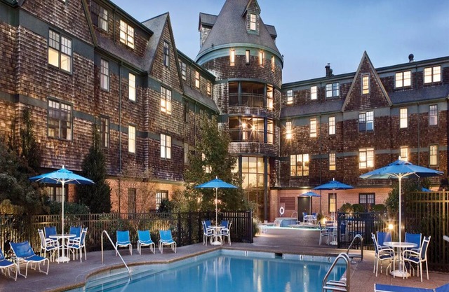 1 Bedroom Suite, Sleeps 4, w/Kitchenette at Inn at Long Wharf, Newport!