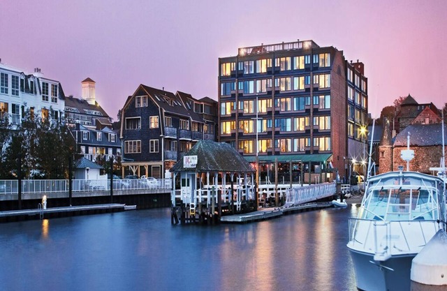 1 Bedroom Suite w/Kitchenette, in Newport, at Inn On The Harbor Resort!