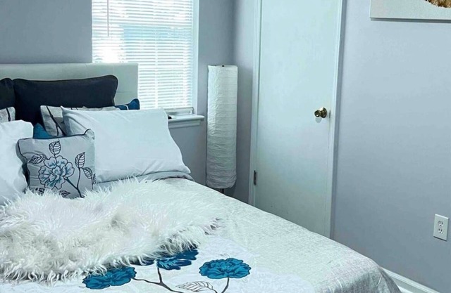 1-bedroom unit just 3 minutes drive to Spectrum Center