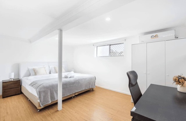 1 Bedroom Unit near highway/transports & shops