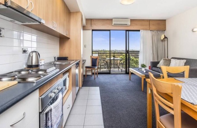 1 bedroom up high stunning views sleeps 2 parking