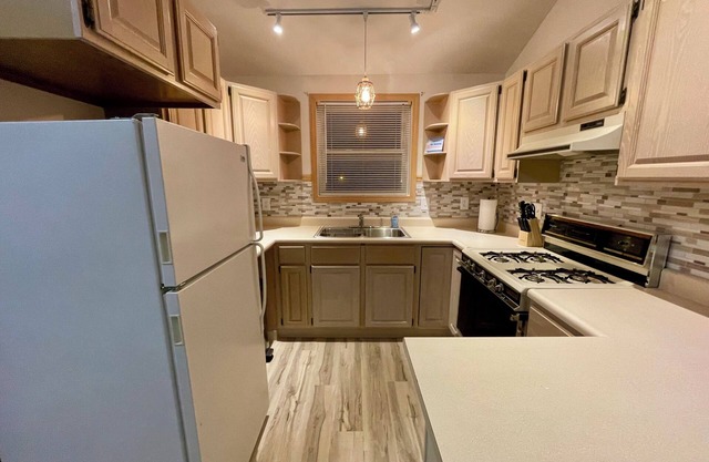1 bedroom upper apartment - Just remodeled