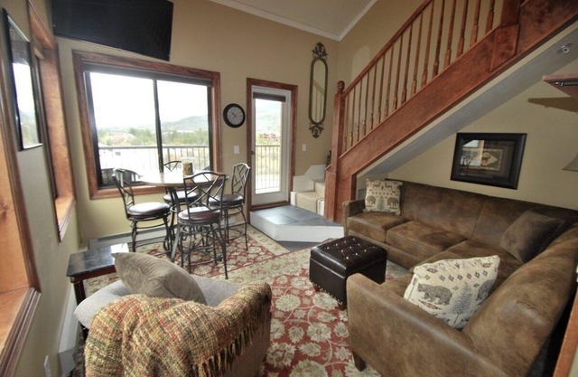 1 BR 2 BA Beautiful Summer/Fall! Deck, Big Mt. Views, Fireplace, HotTub, Firepit