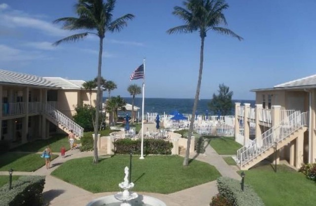 1 BR beachfront w/pool in Gulf Stream, FL. Minutes to Atlantic Ave. in Delray