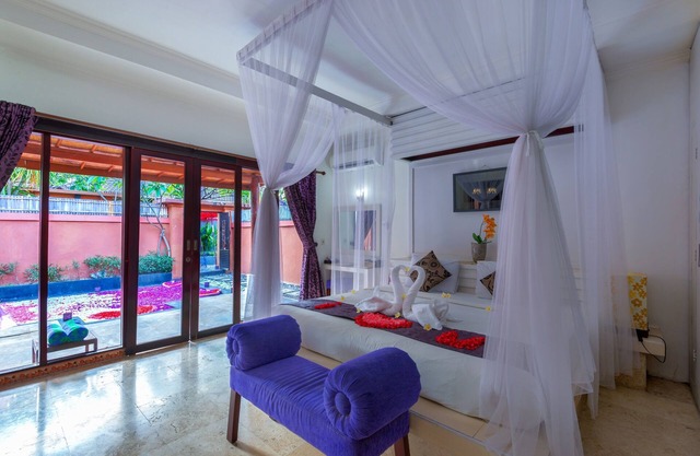 1 BR private pool Villa in kuta near the beach
