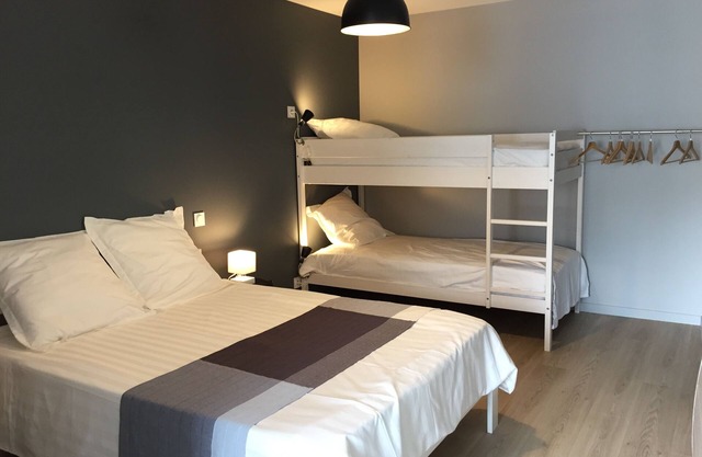 1 brin d'ailleurs : apartment in village house 3 kms from puy du fou