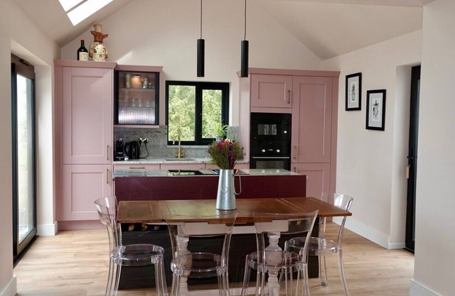 #1 Country Escape with Sea Views, Ayr, Ayrshiren4 guests 2 bedrooms 2 bathrooms