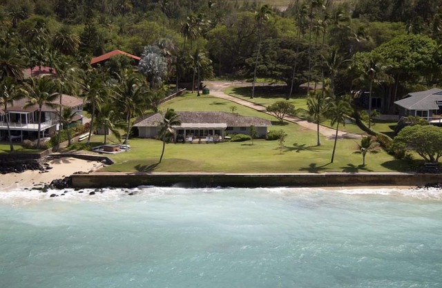 #1 Family & Windsurf Friendly Private Sandy Beachfront Home on North Shore