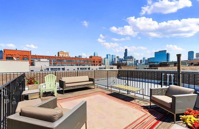 1 Garage Parking/Skyline Rooftop/PingPong/Balcony