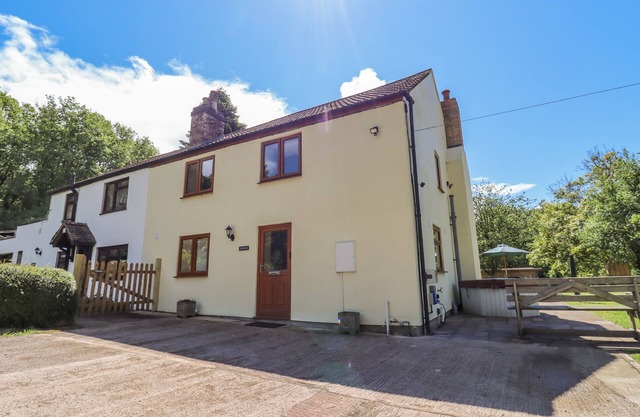 1 GREENWAY, family friendly, with hot tub in Cinderford