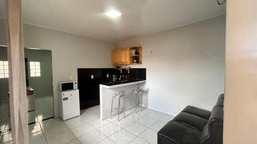 1 km from the airport and 3 km from the city park