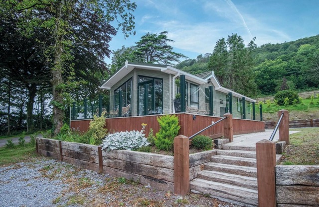 1 Manor Lodge - 3 Bedroom Lodge - Pendine