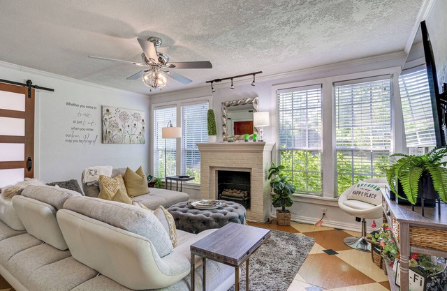 1 Mi to Dtwn: Family-Friendly Brenham Bungalow!