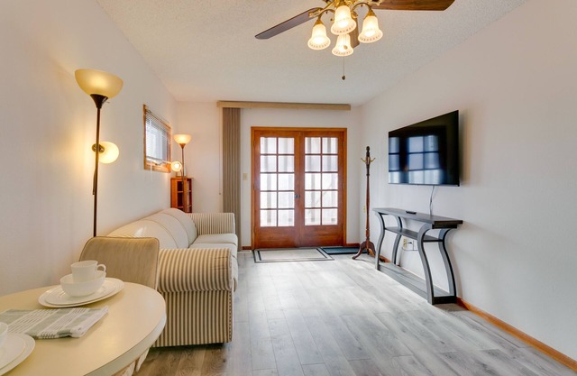 1 Mi to Metro Station: Cozy Aurora Horse Farm Apt!