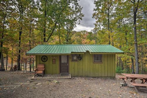 1 Mi to Raystown Lake Wyatt Earp Cabin with Deck!