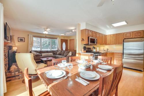 1 Mi to Sugarbush Resort Dog-Friendly Home!