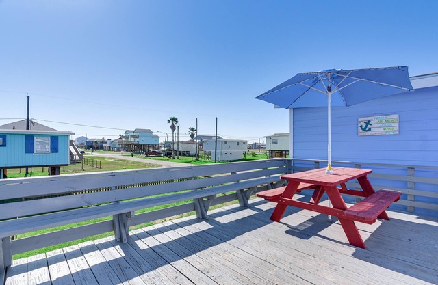 1 Mi to Surfside Beach: BBQ-Ready Home in Freeport