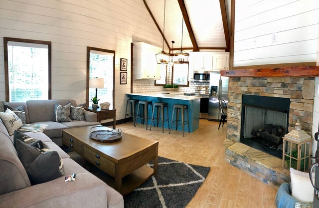 1 MILE FROM TUGALOO STATE PARK AND 45 MINUTES FROM CLEMSON SC