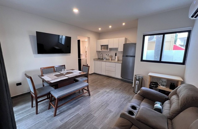 1 Minute Walking to the Beach in Mazatlán, 1 Bedroom, 3 double beds,washer/dryer