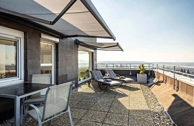 1 room penthouse with big roof terrace and unique lake and mountain view
