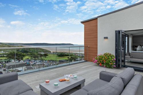 1 Woolacombe West - Luxury Apartment at Byron Woolacombe, only 4 minute walk to Woolacombe Beach!