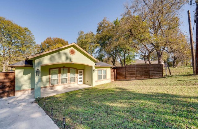 10 Mi to Dtwn Dallas Home Near Lakes and Parks!