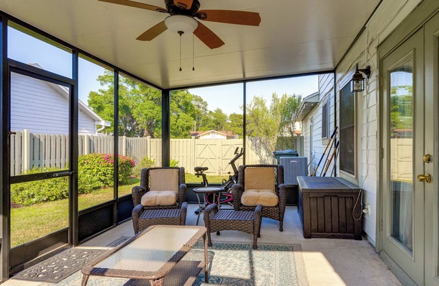 10 Mi to Universal Orlando: Home w/Screened Porch