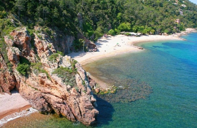 10 min from Cannes, beaches, superb air-conditioned apartment, terrace with view