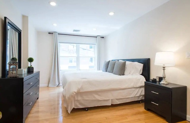10 mins to Boston, 2 Bedroom, 2 Bathroom, Kitchen, 1,300 SF Private Living Space