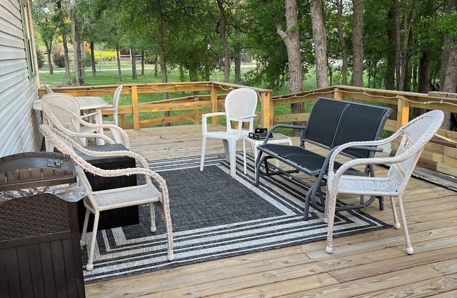 10 minutes to Bastrop State Park & Lake Bastrop - charming home on 3 acres