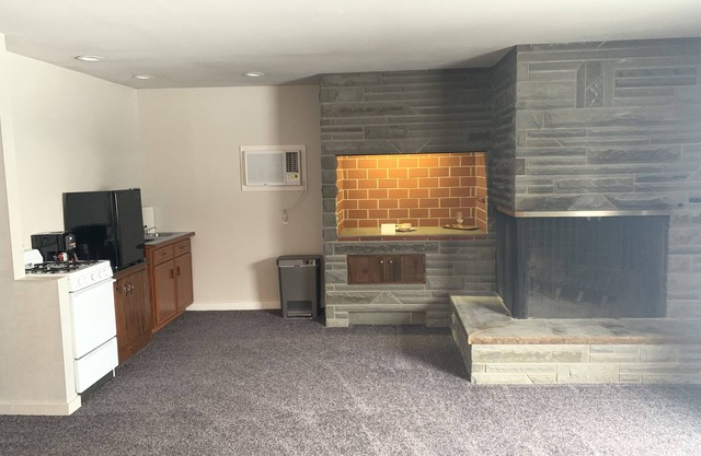 10 Minutes to Watkins Glen -Lake view by wineries!