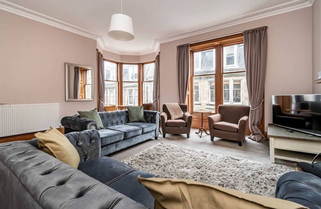 10 Murray Park - a townhouse that sleeps 10 guests in 5 bedrooms