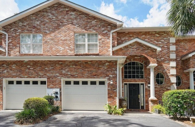 10 Palm Villas Court