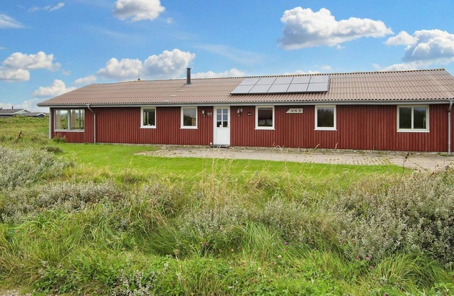 10 person holiday home in Harboøre-By Traum