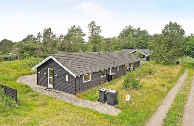 10 person holiday home in Ålbæk-By Traum