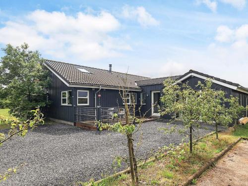 10 person holiday home in Brovst-By Traum