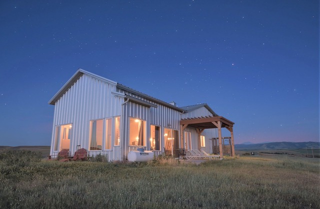100 Dreamy Acres.100 Mile Views. Night Skies.