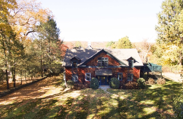 100% WASHINGTON! PoshPadsCT "KIRBY" 2HrsNYC, 3BR, Spa, Ski, Walking Neighborhood